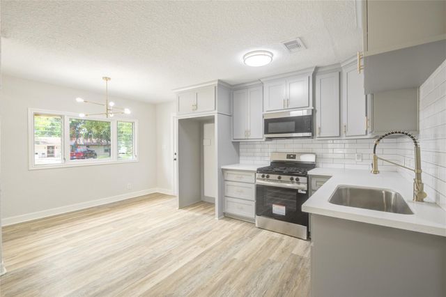 110 Cherry Street, Lake Jackson, TX 77566