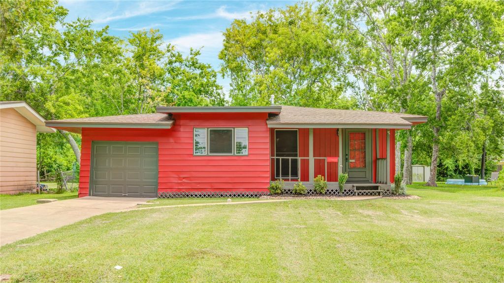 110 Cherry Street, Lake Jackson, TX 77566