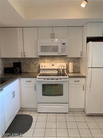 1004 Manatee RD H204, Naples, FL 34114
