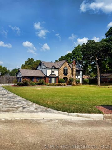 1103 Oakwood Circle, Henryetta, OK 74437