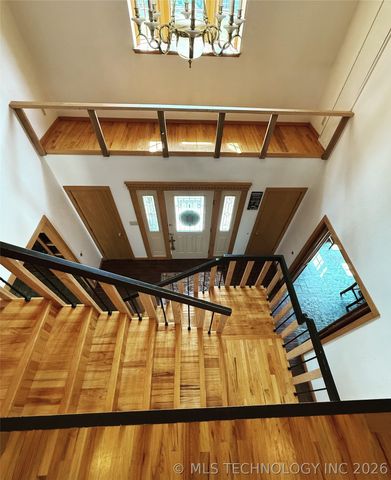 1103 Oakwood Circle, Henryetta, OK 74437