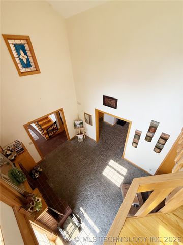 1103 Oakwood Circle, Henryetta, OK 74437