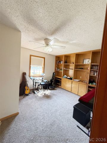 1103 Oakwood Circle, Henryetta, OK 74437