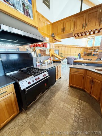 1103 Oakwood Circle, Henryetta, OK 74437