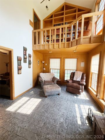 1103 Oakwood Circle, Henryetta, OK 74437