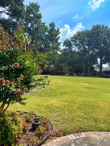 1103 Oakwood Circle, Henryetta, OK 74437