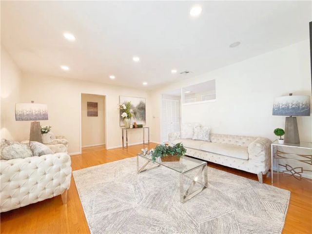 533 Geneva, Claremont, CA 91711