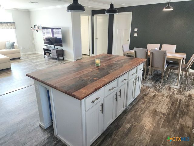 908 Henry Street, Cuero, TX 77954