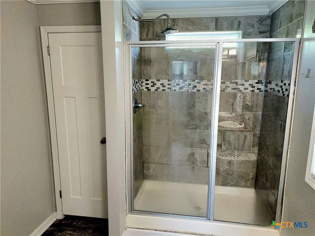 908 Henry Street, Cuero, TX 77954