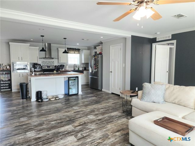 908 Henry Street, Cuero, TX 77954