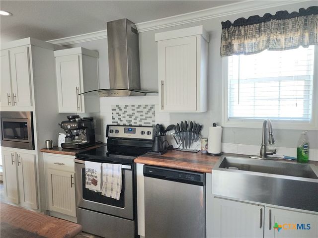 908 Henry Street, Cuero, TX 77954