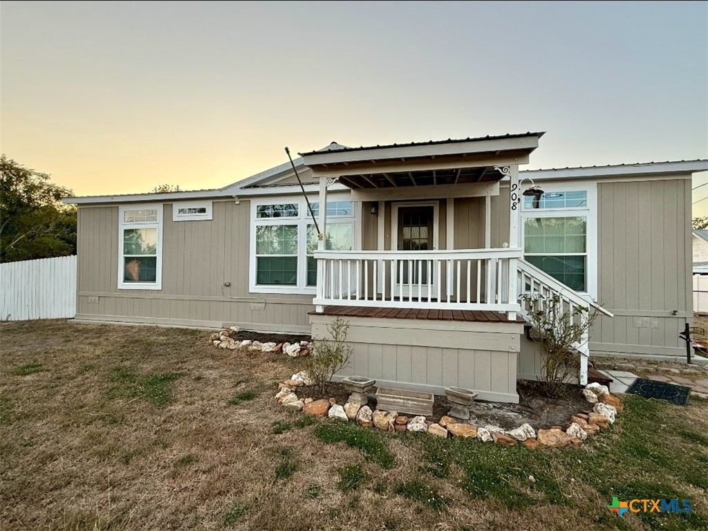 908 Henry Street, Cuero, TX 77954