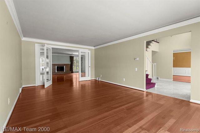 741 Briarcliff Drive, Grosse Pointe Woods, MI 48236