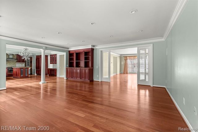 741 Briarcliff Drive, Grosse Pointe Woods, MI 48236