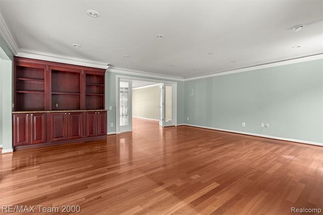 741 Briarcliff Drive, Grosse Pointe Woods, MI 48236