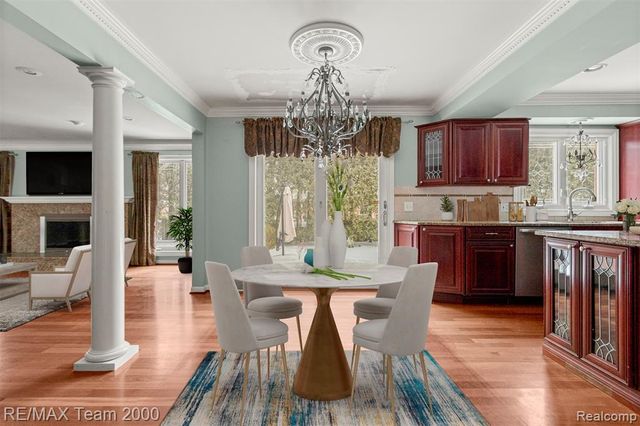 741 Briarcliff Drive, Grosse Pointe Woods, MI 48236