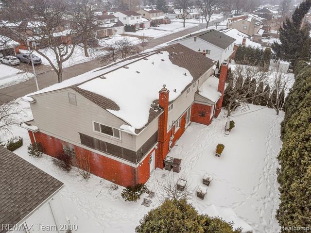 741 Briarcliff Drive, Grosse Pointe Woods, MI 48236