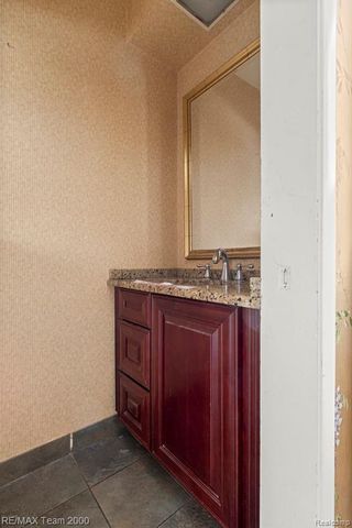 741 Briarcliff Drive, Grosse Pointe Woods, MI 48236