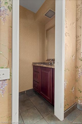 741 Briarcliff Drive, Grosse Pointe Woods, MI 48236