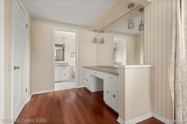 741 Briarcliff Drive, Grosse Pointe Woods, MI 48236