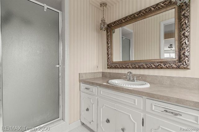 741 Briarcliff Drive, Grosse Pointe Woods, MI 48236