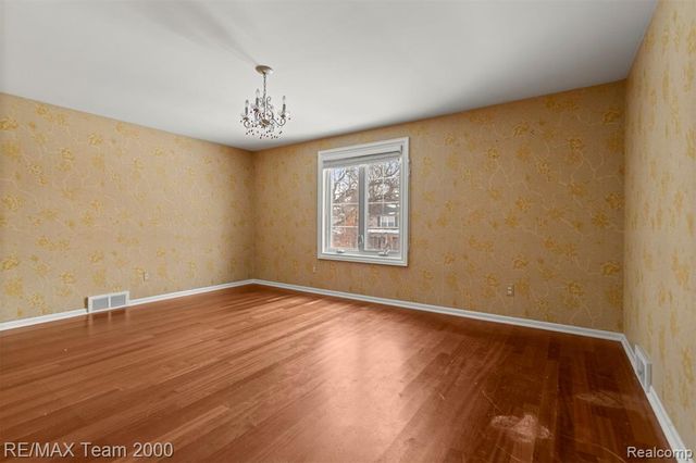 741 Briarcliff Drive, Grosse Pointe Woods, MI 48236