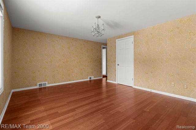 741 Briarcliff Drive, Grosse Pointe Woods, MI 48236