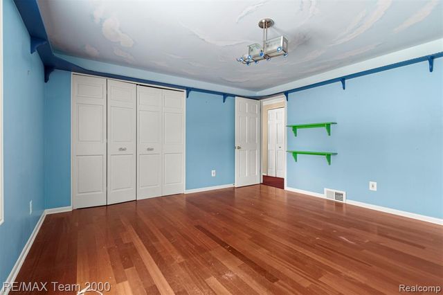 741 Briarcliff Drive, Grosse Pointe Woods, MI 48236