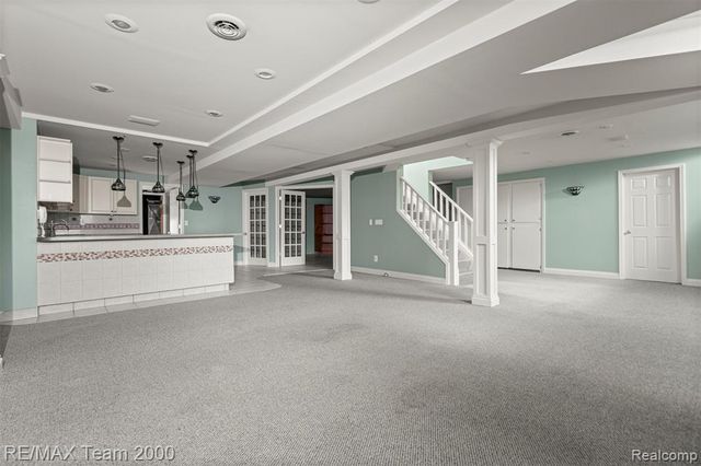 741 Briarcliff Drive, Grosse Pointe Woods, MI 48236