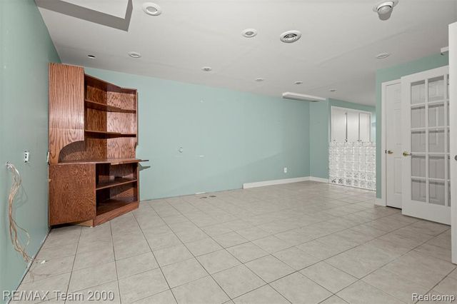 741 Briarcliff Drive, Grosse Pointe Woods, MI 48236