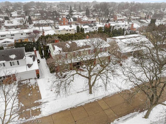 741 Briarcliff Drive, Grosse Pointe Woods, MI 48236