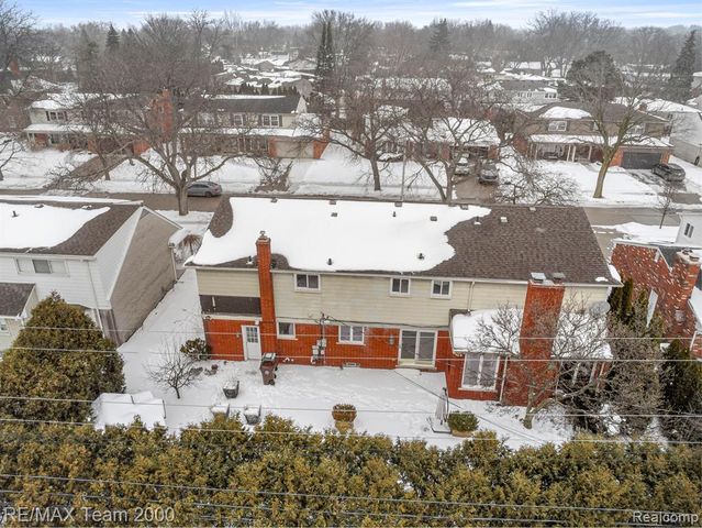741 Briarcliff Drive, Grosse Pointe Woods, MI 48236