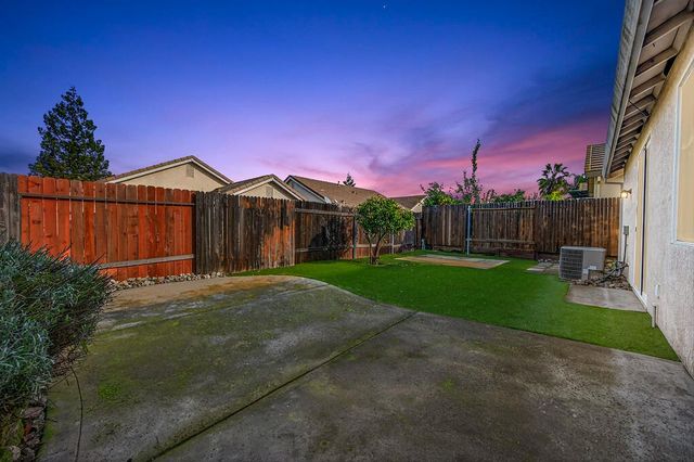 5825 Blue Beech Ct, Antelope, CA 95843