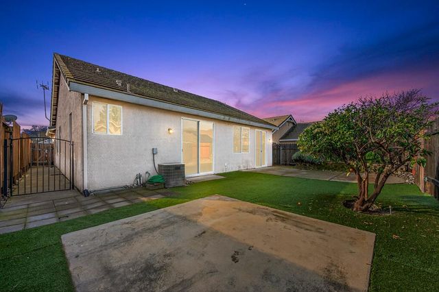 5825 Blue Beech Ct, Antelope, CA 95843