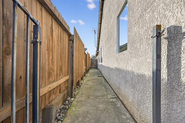 5825 Blue Beech Ct, Antelope, CA 95843