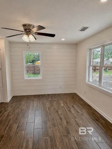 316 W 3rd Avenue, Foley, AL 36535