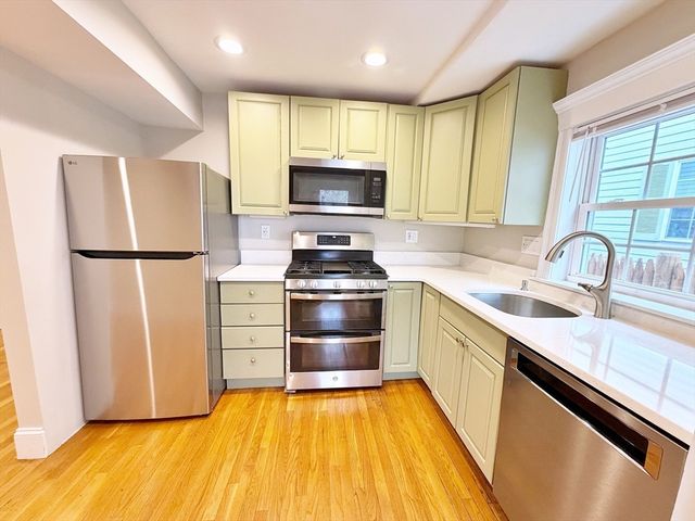 37 Fenton St 1, Boston, MA 02122