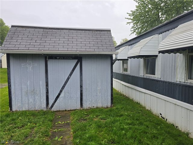 42 Redwood Drive, Beloit, OH 44609