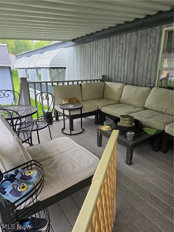 42 Redwood Drive, Beloit, OH 44609