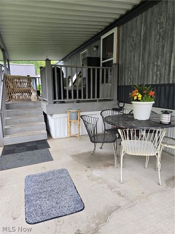 42 Redwood Drive, Beloit, OH 44609