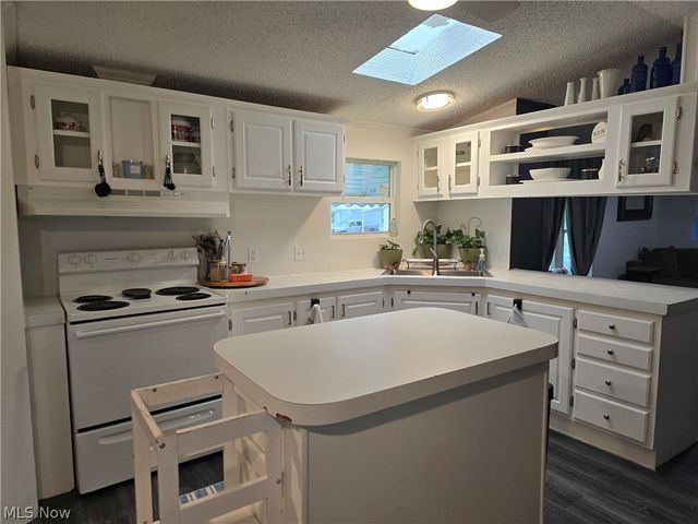 42 Redwood Drive, Beloit, OH 44609