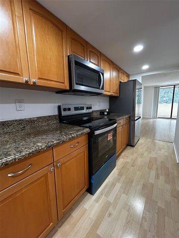 7451 NW 16th St 304, Plantation, FL 33313