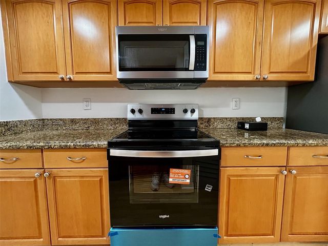 7451 NW 16th St 304, Plantation, FL 33313