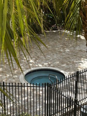 7451 NW 16th St 304, Plantation, FL 33313