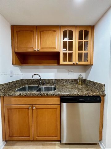 7451 NW 16th St 304, Plantation, FL 33313