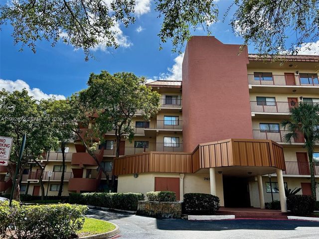 7451 NW 16th St 304, Plantation, FL 33313