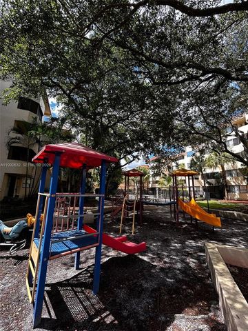 7451 NW 16th St 304, Plantation, FL 33313