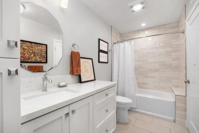 907 Wentworth Circle, Vista, CA 92081
