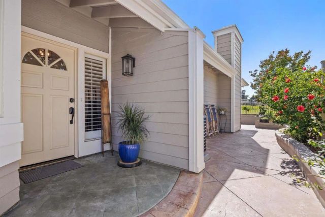 907 Wentworth Circle, Vista, CA 92081