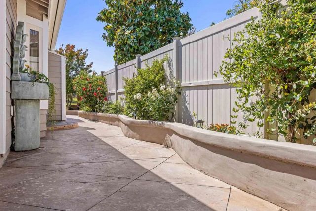 907 Wentworth Circle, Vista, CA 92081